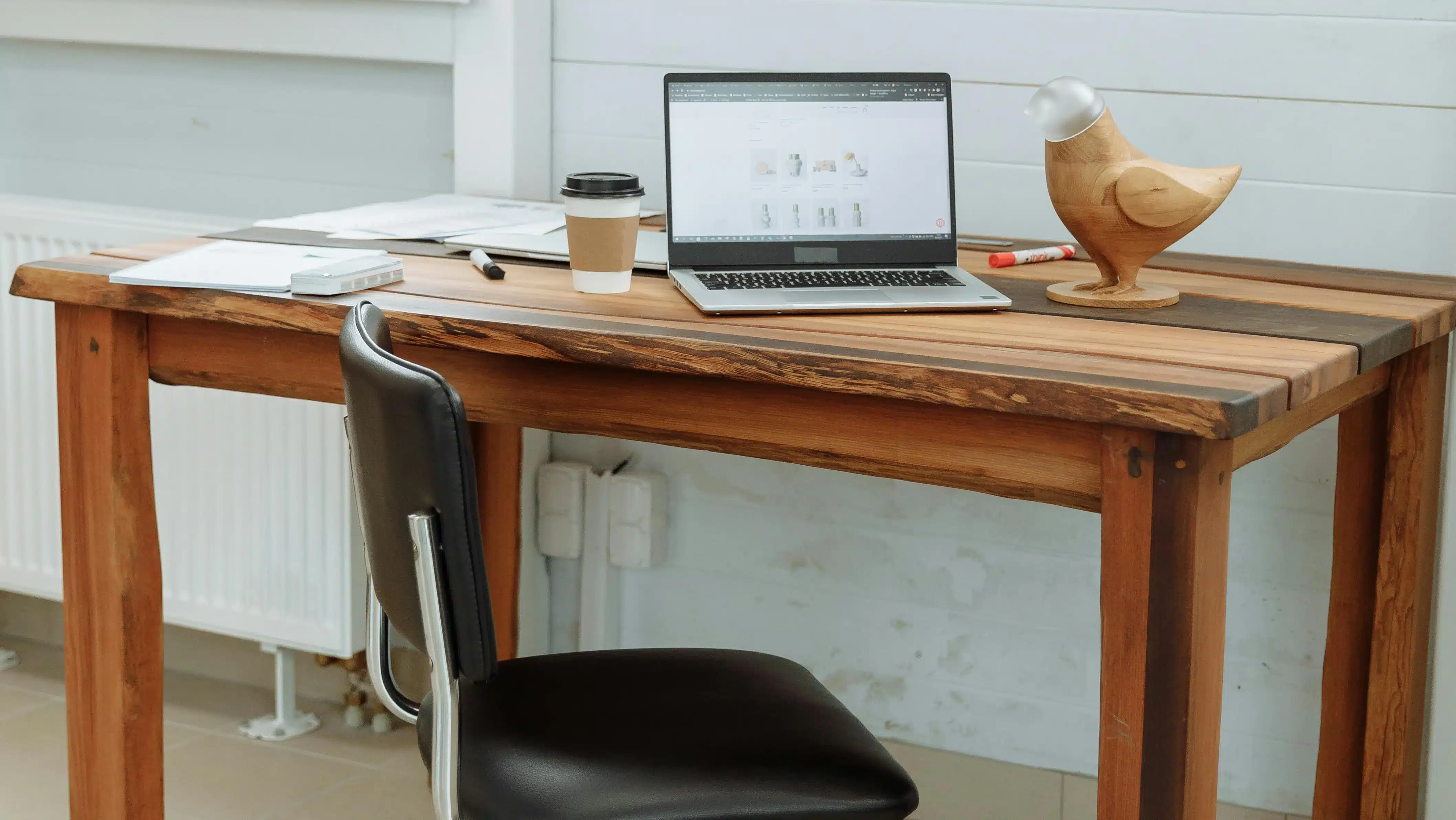 a photo showing a straight, rectangular gaming desk