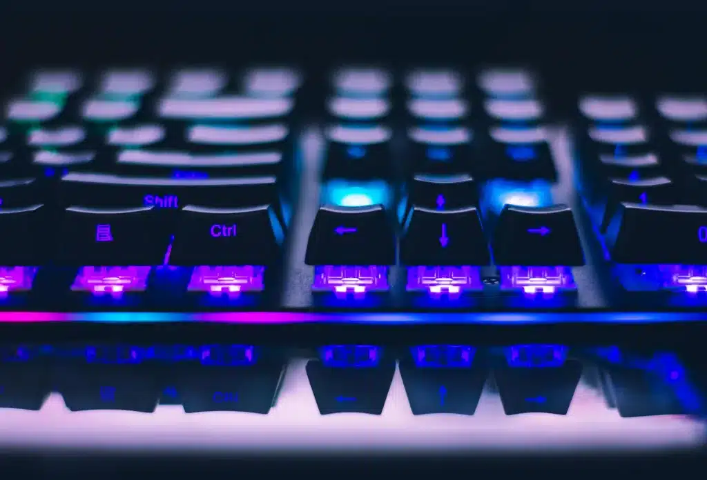 a photo of a computer keyboard